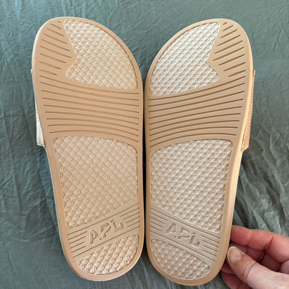 APL Techloom Velvet Slides Caramel. Size 9. - Picture 9 of 12